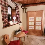 2 Lovely And Nyaraló *